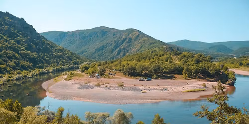 \u0414\u0430\u043b\u0435\u0447 \u0432 \u0420\u043e\u0434\u043e\u043f\u0438\u0442\u0435 - \u041c\u0410\u0414\u0416\u0410\u0420\u041e\u0412\u041e, \u0428\u0415\u0419\u0422\u0410\u041d \u0414\u0415\u0420\u0415,\u041a\u041e\u0412\u0410\u041d \u041a\u0410\u042f