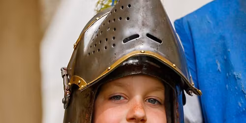 Ysgol i Farchogion \/ Knights School