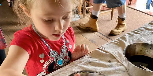 Natural Egg Dyeing in the Historical Park