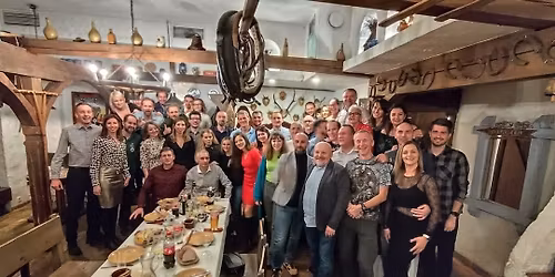 \u015awi\u0105teczne spotkanie grupy Piechot\u0105 po Schodach