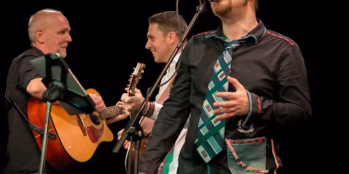 OPEN AIR MIT WILLY & POOR BOYS IM ARKADENHHOF