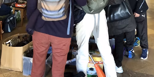 Hallen-FLOHMARKT in der \u00d6sterfeldhalle in Stuttgart-Vaihingen