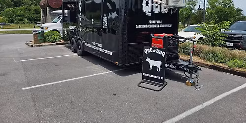 Q66 is making some sandwiches 