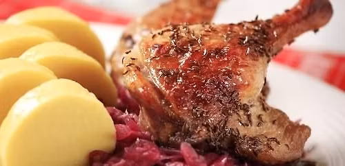 Svatomartinsk\u00e1 husa s cimb\u00e1lovkou