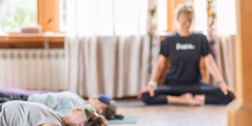 Joga Wewn\u0119trzna. Cz\u0119\u015b\u0107 2. Praca ze zmys\u0142ami w drodze do wewn\u0119trznej ciszy.