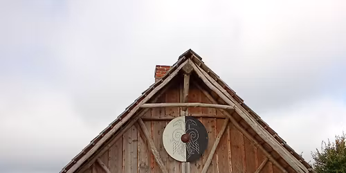 F\u00eate m\u00e9di\u00e9vale de la Tour Roland (60)