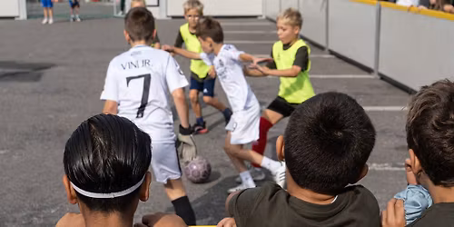 FODBOLD, FEST OG FARVER I MARIELUNDKVARTERET