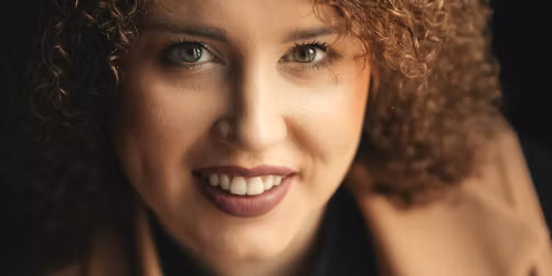 BEATLESI I... DWIE STRONY LAT 60-TYCH - Koncert w wykonaniu Joanny Mo\u017cd\u017can \/ Scena pod Schodami 