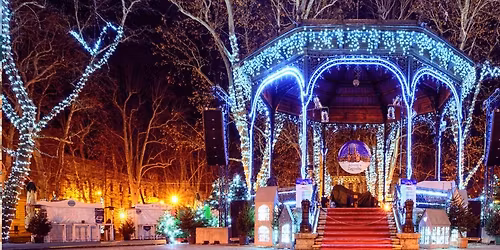 Advent Z\u00e1gr\u00e1bban a Continental Classic Expressz k\u00fcl\u00f6nvonattal