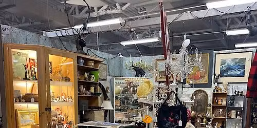 Sketching Southworks Antique Mall, Cambridge