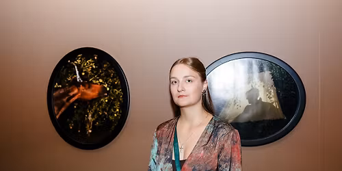 Magdaleena Maasiku kuraatorituur n\u00e4itusel \u201eAnna-Stina Treumund. Kuidas \u00e4ra tunda lesbit?\u201c