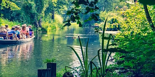 Szprewald - sp\u0142yw \u0142odziami z kominkiem, Berlin - zach\u00f3d s\u0142o\u0144ca z wie\u017cy TV i Poczdam