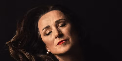 Hana Fialov\u00e1 \u2013 Prost\u011b n\u011bco jako v\u00e1no\u010dn\u00ed d\u00e1rek