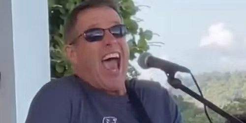 Mr Karl plays Twisted Irons