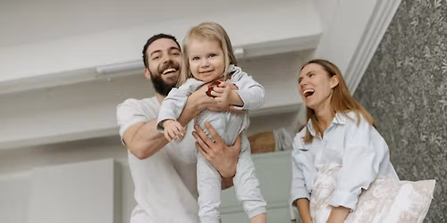 ERITYISLAPSEN VANHEMPIEN JA TERAPEUTIN V\u00c4LINEN YHTEISTY\u00d6