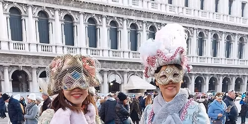 KARNEV\u00c1L VELENC\u00c9BEN - NON STOP UTAZ\u00c1SSAL