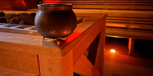 Saunov\u00e1 noc s ceremoni\u00e1ly - v\u00e1no\u010dn\u00ed bes\u00eddka