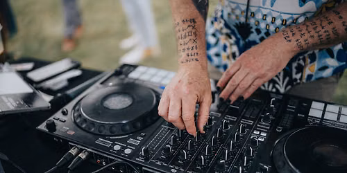 Danse extatique avec DJ