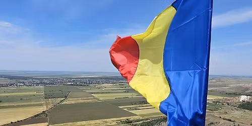 Drume\u021bie de o zi \u00een Mun\u021bii M\u0103cin \u2013 V\u00e2rful \u021au\u021buiatu & Lacul Iacobdeal