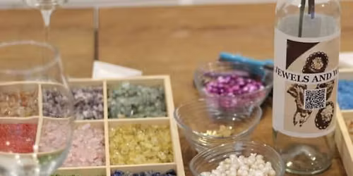 Taller de Joyas con Vino Ilimitado - M\u00e1laga