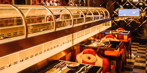 Buffet de sushi en The Kaiten Lab Wonderland