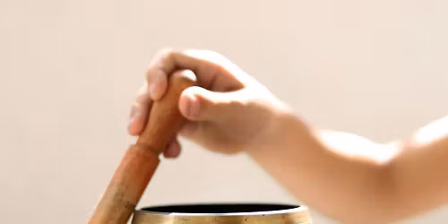 Decemberi Hangt\u00e1las Este