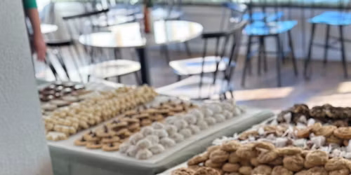 \ud83c\udf85\u2728Santa is Bringing Cookies to Town\ud83c\udf6a\ud83c\udf84