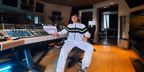 Jule X, ANRU, Astro Burger in Rubigen