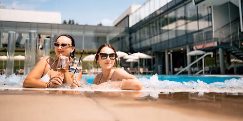 NOVA Poolparty