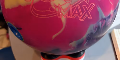 BOWLERS MEMORIAL CLASSIC BLK WIDOW\u2019S STRIKE A POSE