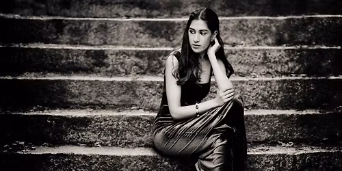 Mishka Rushdie Momen, piano