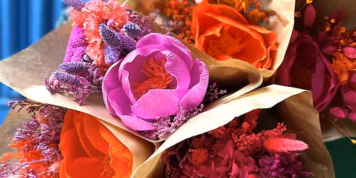 Atelier bouquet de fleurs s\u00e9ch\u00e9es et sa fleur en papier cr\u00e9pon