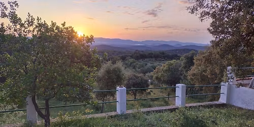 Senderismo, Yoga, Astronom\u00eda y Vinos Naturales bajo las Estrellas\n\n