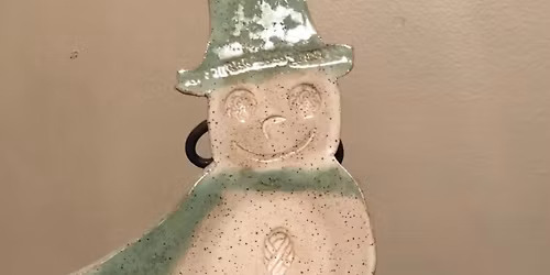 Mo Pottery Snowman Plate $35 11-8-25 10:00-12:00