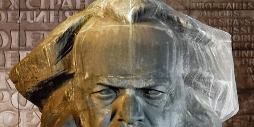 \u201eVon Angesicht zu Angesicht\u201c Lichterlabyrinth am Karl-Marx-Monument