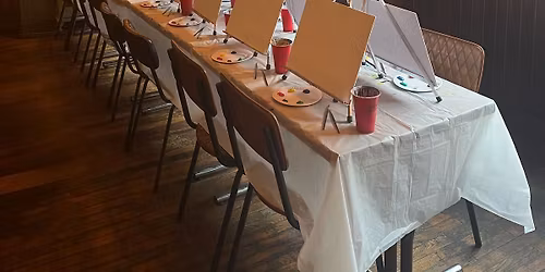 The Paint Club in East Grinstead: Carlo Lounge