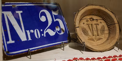 III Oprowadzanie kuratorskie po wystawie ,,Z Archiwum Z. Pami\u0105tki rodzinne Polak\u00f3w z Zaolzia.."