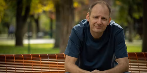 Innen m\u00e1r csak gurulunk - B\u00f6d\u0151cs Tibor \u00f6n\u00e1ll\u00f3 estje az \u00c1triumban, el\u0151zenekar: Hajd\u00fa Bal\u00e1zs