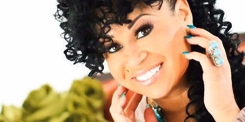 CeCe Peniston in Casablanca \u2d5c\u2d30\u2d37\u2d37\u2d30\u2d54\u2d5c \u2d5c\u2d53\u2d4e\u2d4d\u2d49\u2d4d\u2d5c \u0627\u0644\u062f\u0627\u0631 \u0627\u0644\u0628\u064a\u0636\u0627\u0621