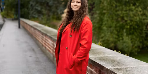 Kirjailijavieraana Jaana Haapaluoma-H\u00f6glund: Aloittamista vaille t\u00e4ydellinen