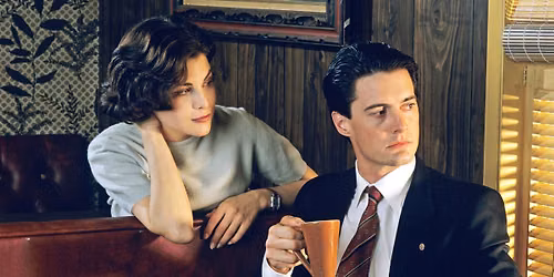 Twin Peaks: Els\u0151 \u00e9vad, 2-3. r\u00e9sz | S01E02 + S01E03 | Ism\u00e9tl\u0151 vet\u00edt\u00e9s