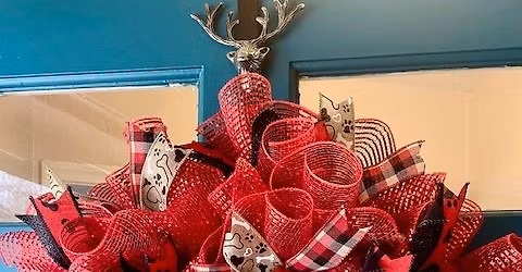 Beware of Wiggle Butts Wreath Class