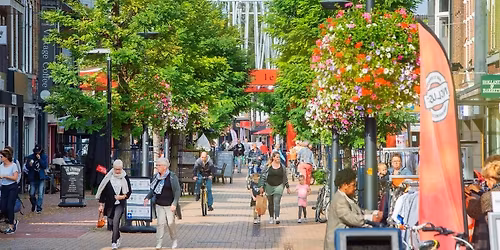 Ontmoetingscaf\u00e9 voor jong- en ouder 15+