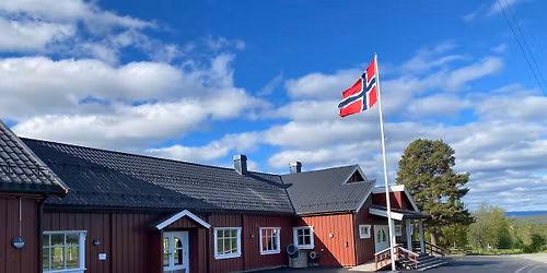 17.mai-kafe med salg av kaffe\/te\/min.vann med hjemmebakte kaker