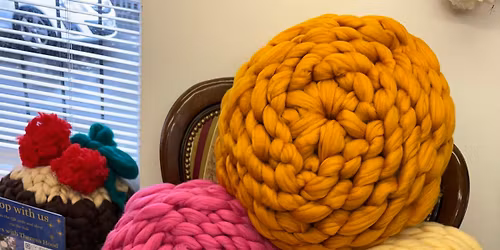 Finger Knitted cushion workshop