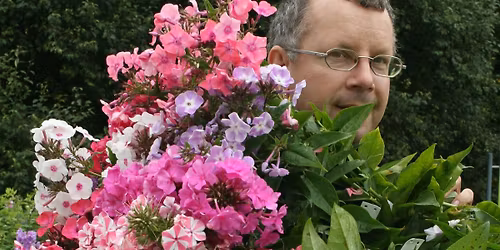 Ringk\u00e4ik botaanik Urmas Laansooga n\u00e4itusel \u201cNaudingute aed\u201d