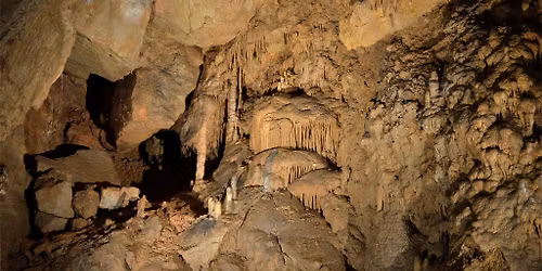 Fot\u00f3s t\u00fara az Abaligeti-barlangban