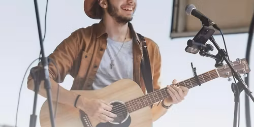 LIVE MUSIC: Luke Stone