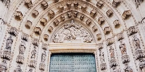 Ruta nocturna guiada por la Sevilla encantada (tour en Espa\u00f1ol)