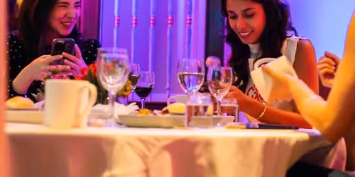 Entre Ta\u00e7as e Cores: Arte em Cer\u00e2mica e Sabores Brasileiros